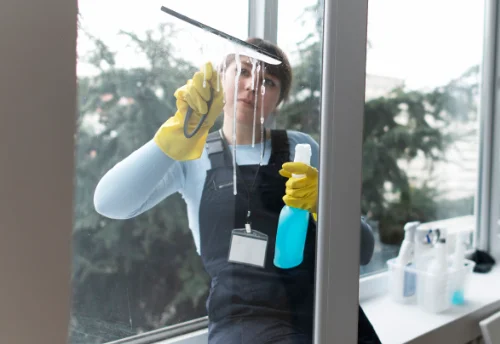 Nettoyage de vitres intérieures et extérieures à Cromary